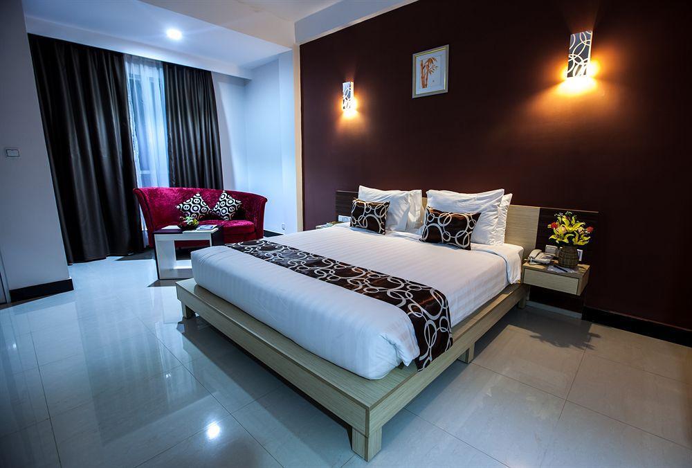 Moon Julie Hotel Sihanoukville Exterior foto