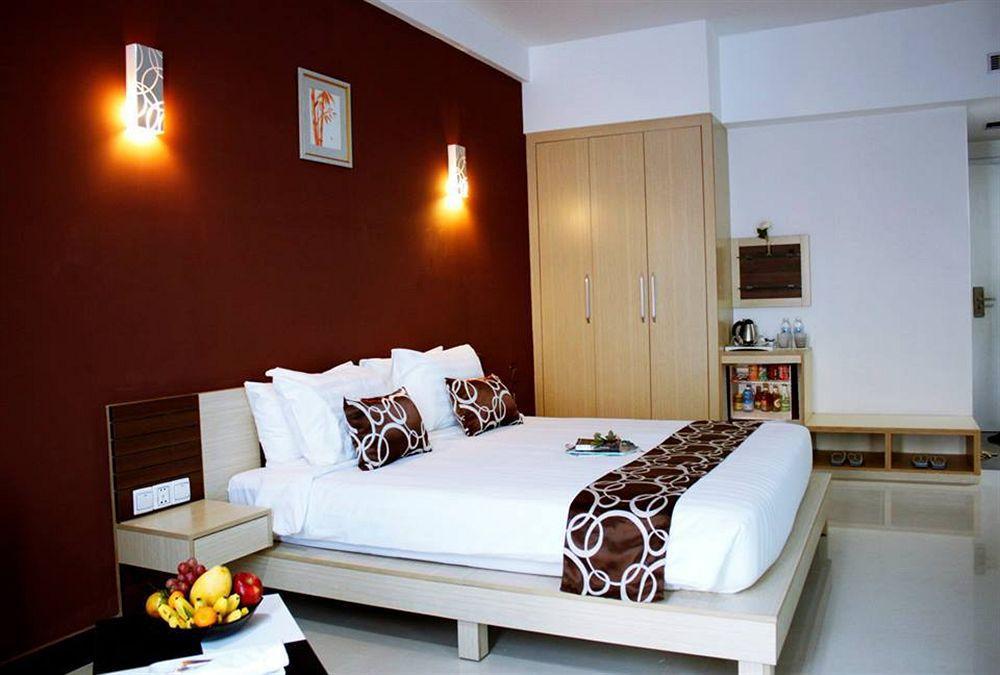 Moon Julie Hotel Sihanoukville Exterior foto