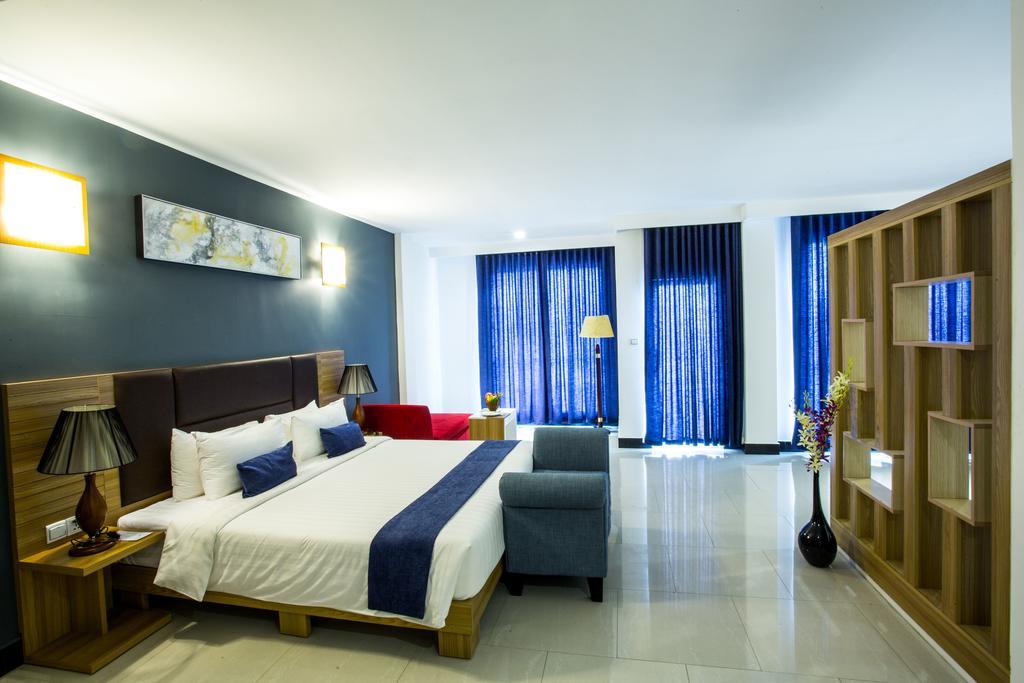 Moon Julie Hotel Sihanoukville Exterior foto