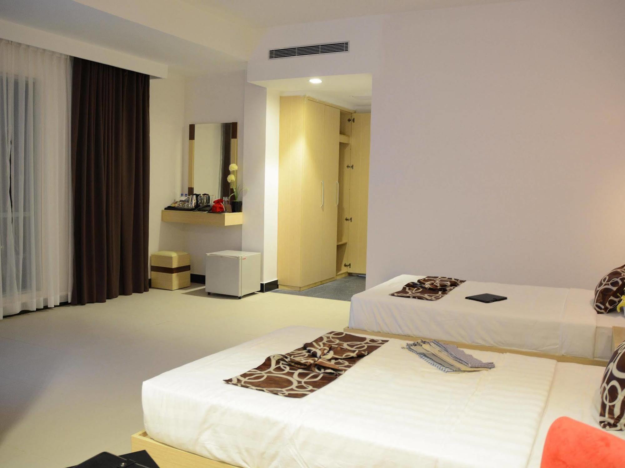 Moon Julie Hotel Sihanoukville Exterior foto