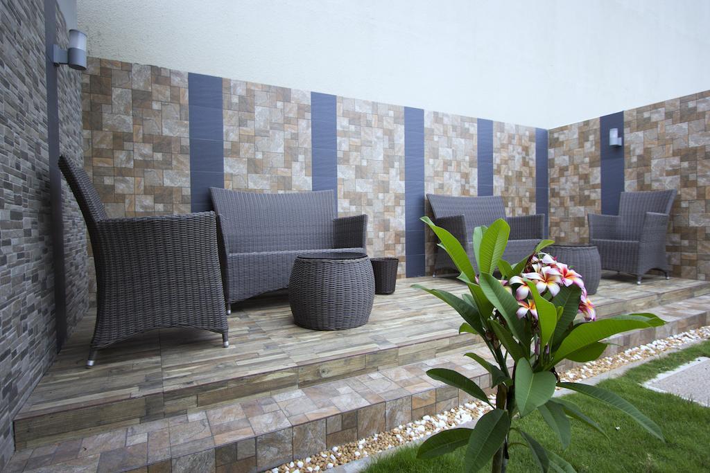 Moon Julie Hotel Sihanoukville Exterior foto
