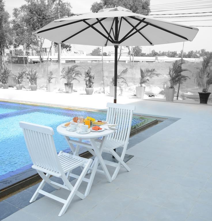 Moon Julie Hotel Sihanoukville Exterior foto